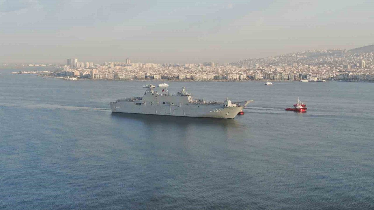 Dünyanın ilk SİHA gemisi İzmir’de: TCG Anadolu İzmir limanında havadan görüntülendi