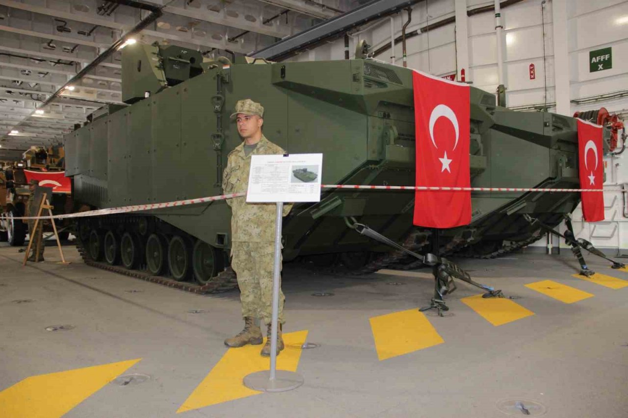 TCG Anadolu, içeriden görüntülendi