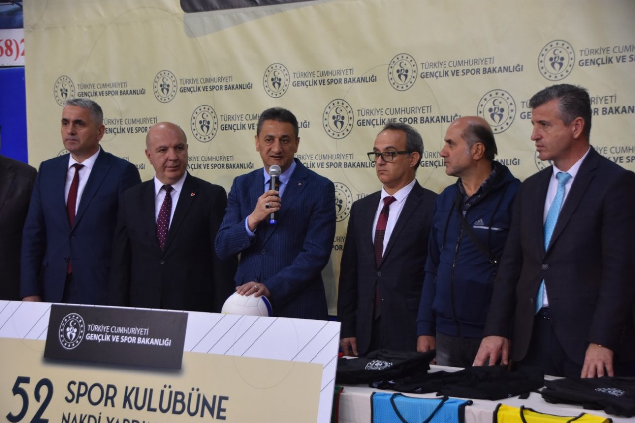 Sinop’ta 52 spor kulübüne 1,4 milyon lira destek