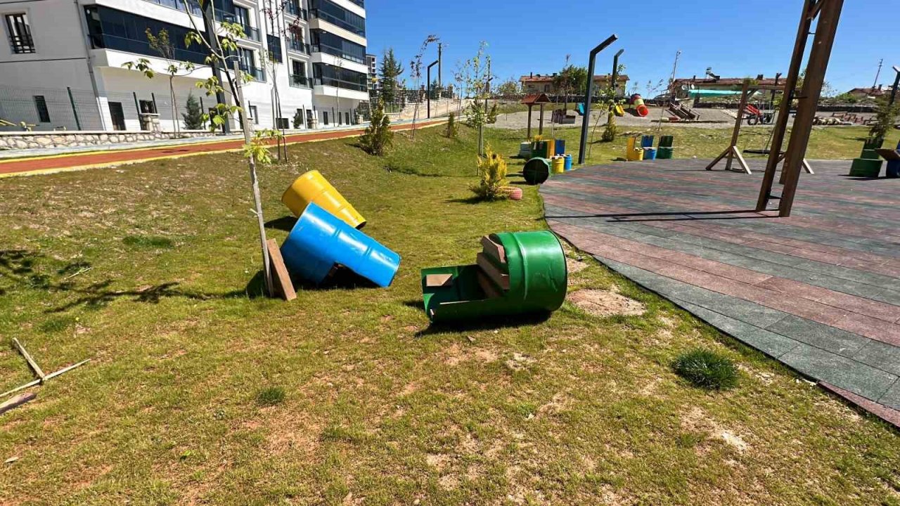 Başkan Şerifoğulları, Geri Dönüşüm Parkı’na zarar verilmesine tepki gösterdi