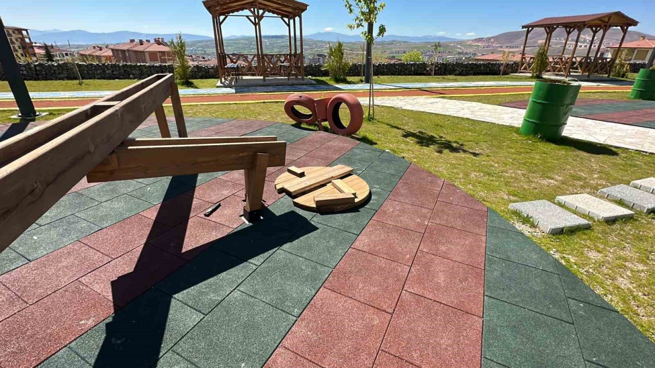 Başkan Şerifoğulları, Geri Dönüşüm Parkı’na zarar verilmesine tepki gösterdi