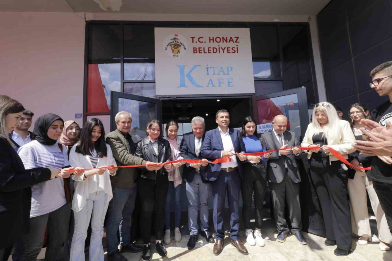 Honaz Belediyesi, Kitap Kafe’yi öğrencilerin hizmetine sundu