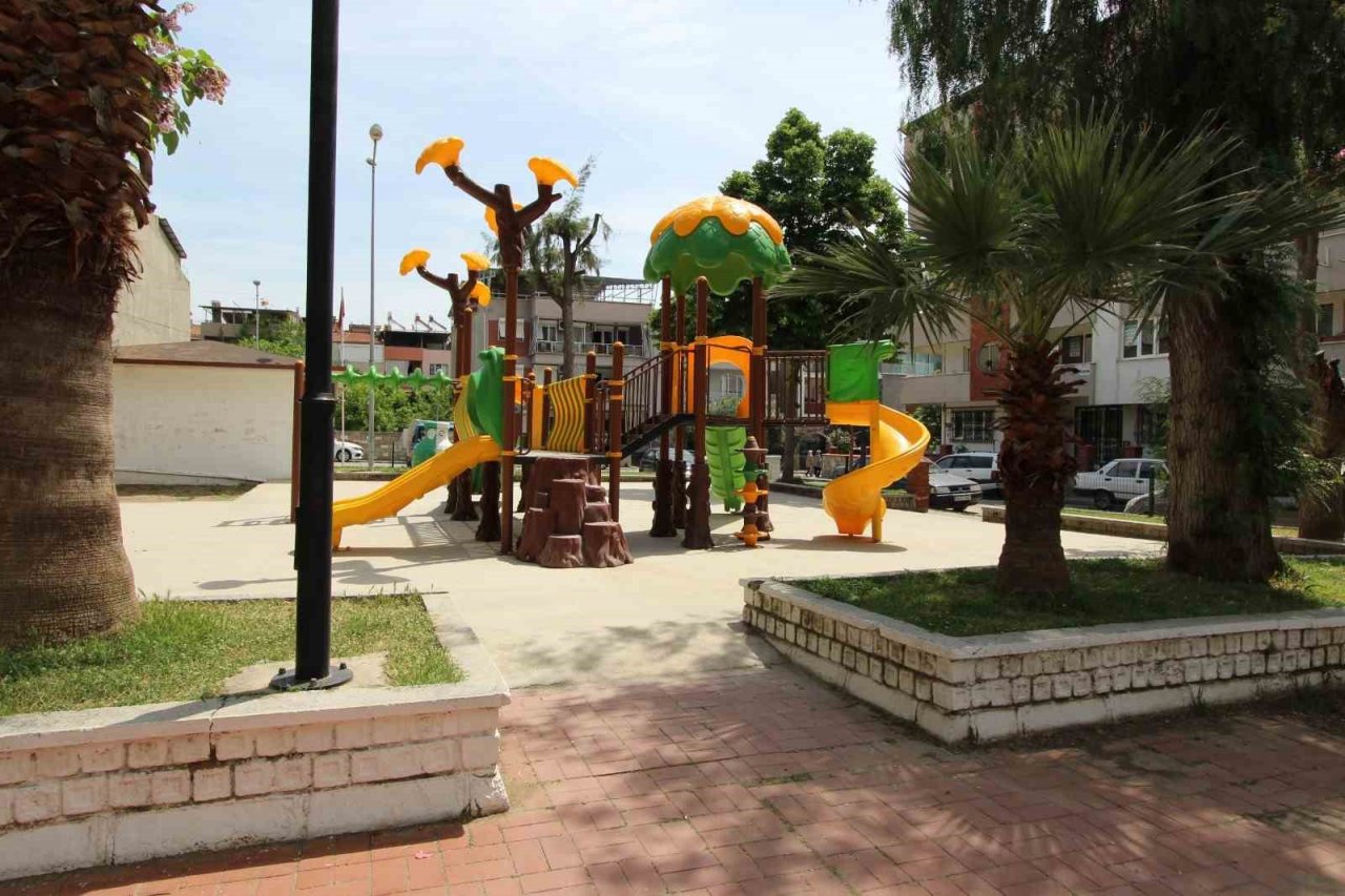 Nazilli Yunus Emre Parkı’nda oyun grupları yenilendi