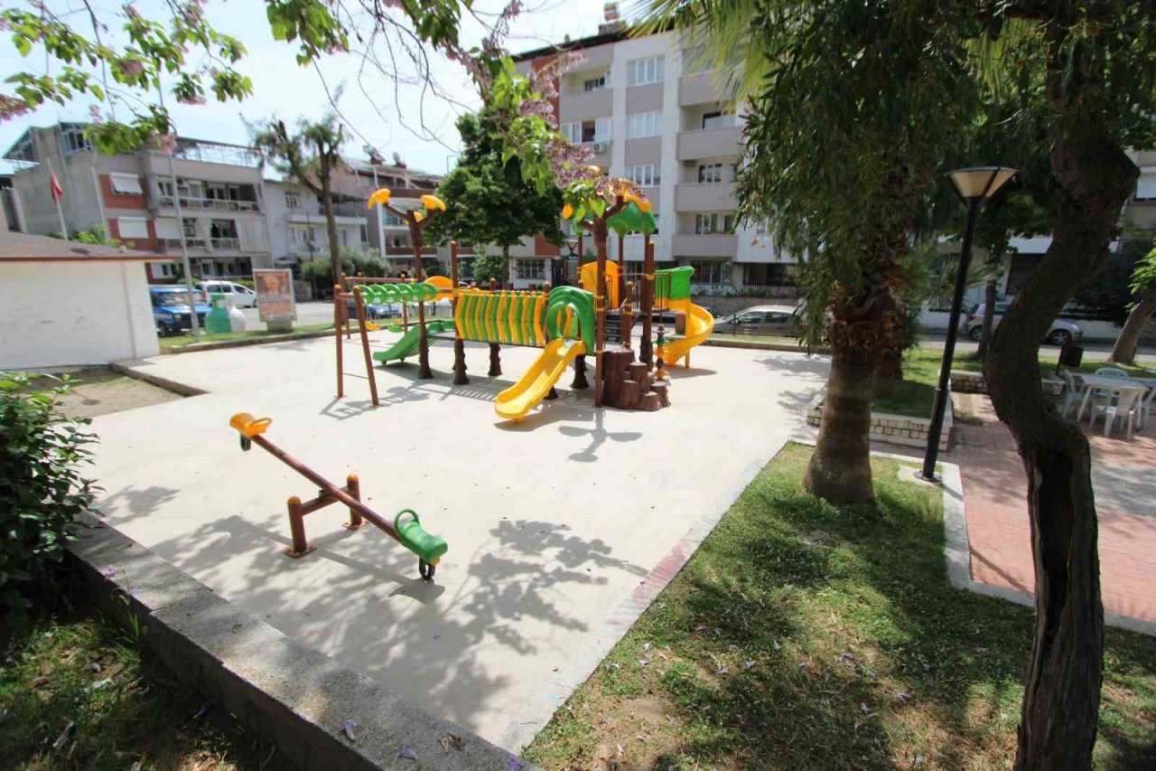 Nazilli Yunus Emre Parkı’nda oyun grupları yenilendi