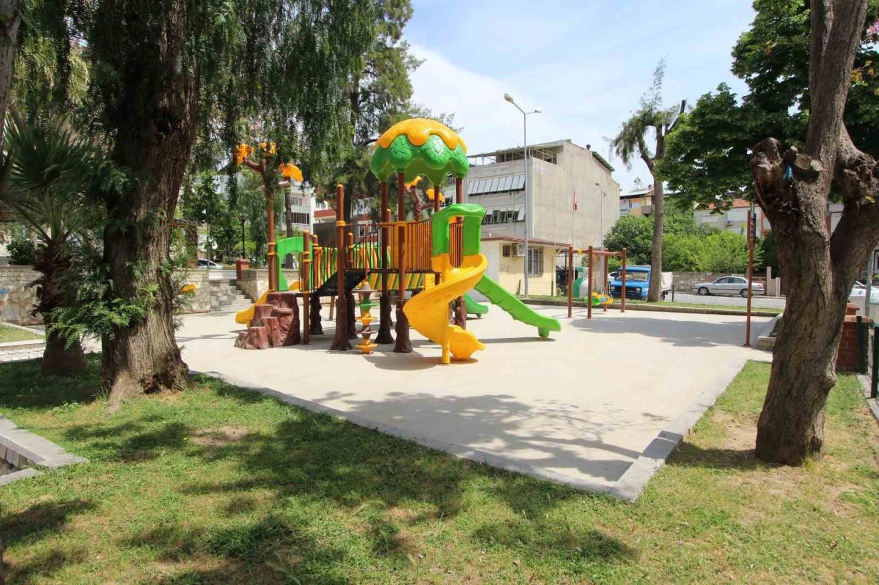 Nazilli Yunus Emre Parkı’nda oyun grupları yenilendi