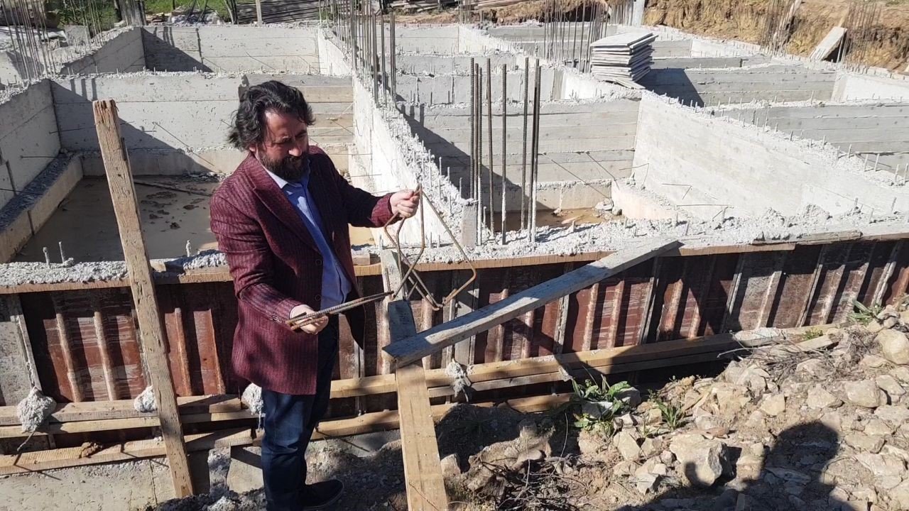 İnşaat hırsızları güvenlik kamerasına yakalandı