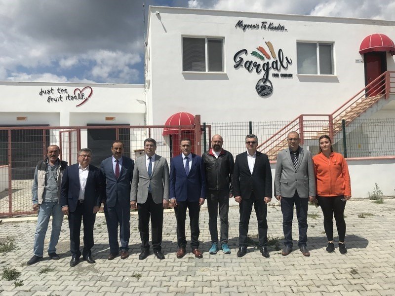 Kaymakam Memiş, başarılı girişimciyi tebrik etti