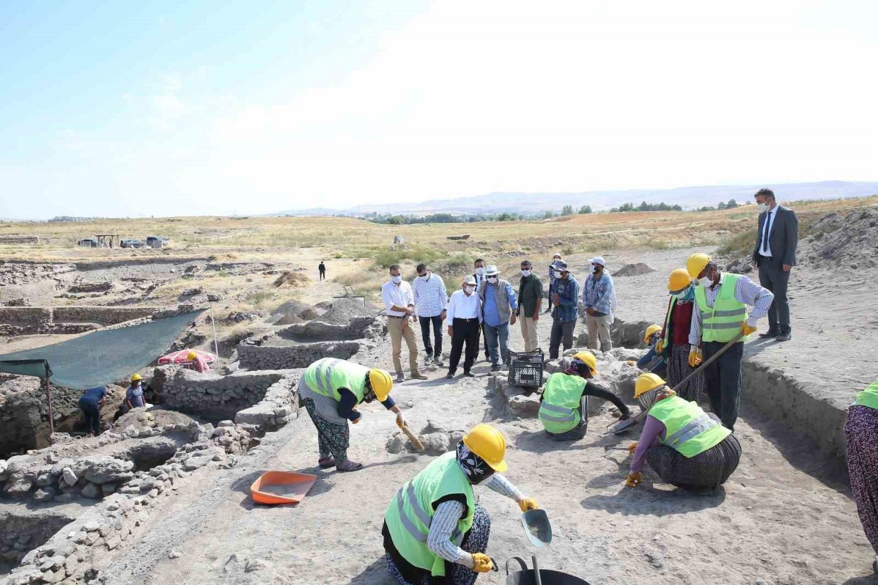 Başkan Büyükkılıç, Kayseri’deki ’Saklı Tarih’i insanlığa kazandırdı
