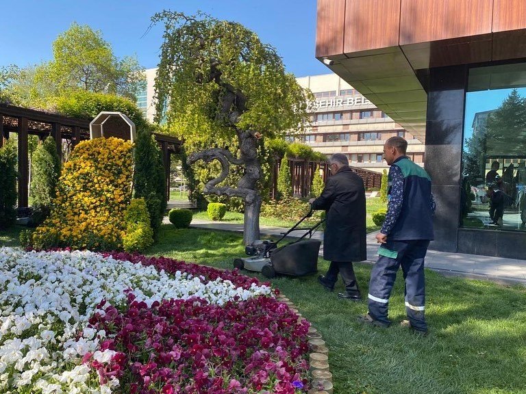 Başkan Büyükkılıç’tan belediye parkında bahar mesaisi