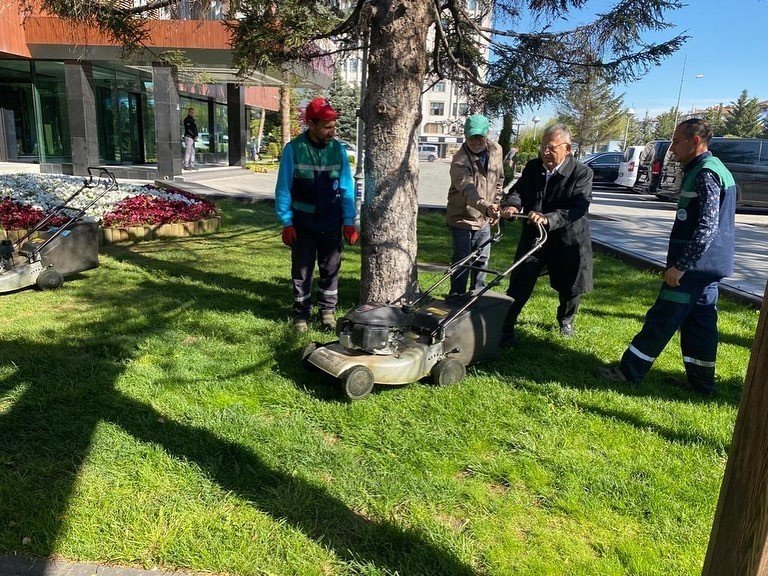 Başkan Büyükkılıç’tan belediye parkında bahar mesaisi