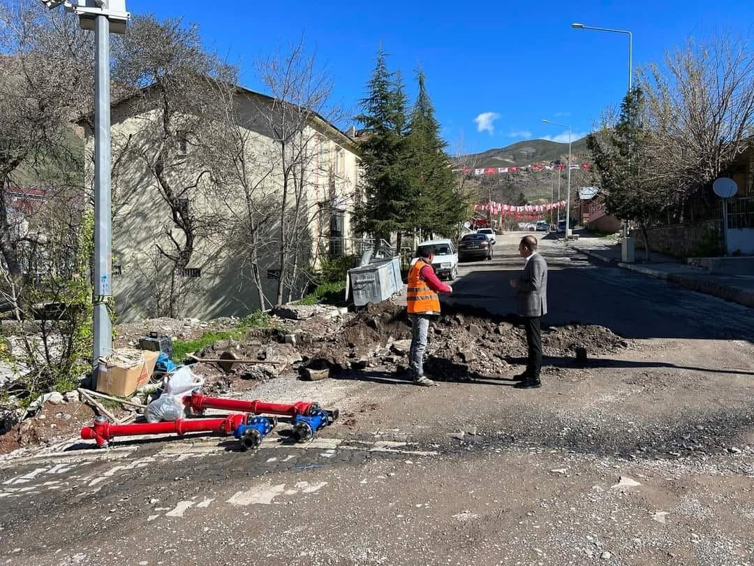 Kiğı’nın bütün cadde ve sokaklarına yangın vanası yapılmaya başlandı