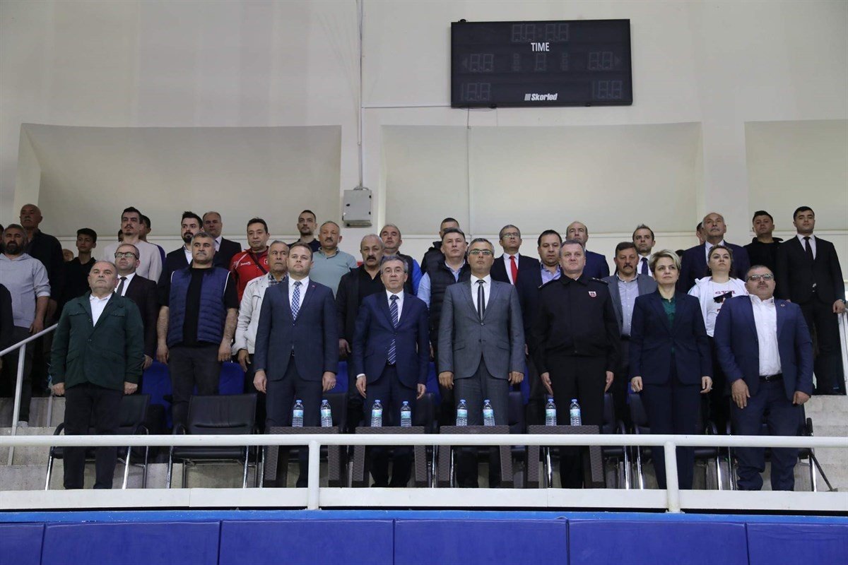 Kırıkkale’de spor kulüplerine 2 milyon 25 bin liralık nakdi destek