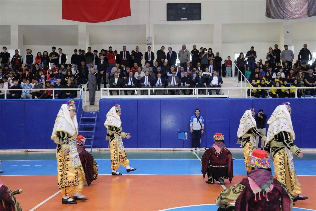 Kırıkkale’de spor kulüplerine 2 milyon 25 bin liralık nakdi destek