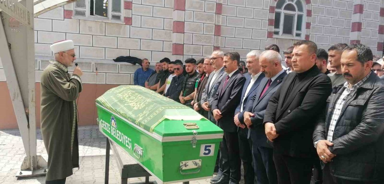 Kendisini kargocu olarak tanıtan şüpheli tarafından öldürülmüştü, defnedildi