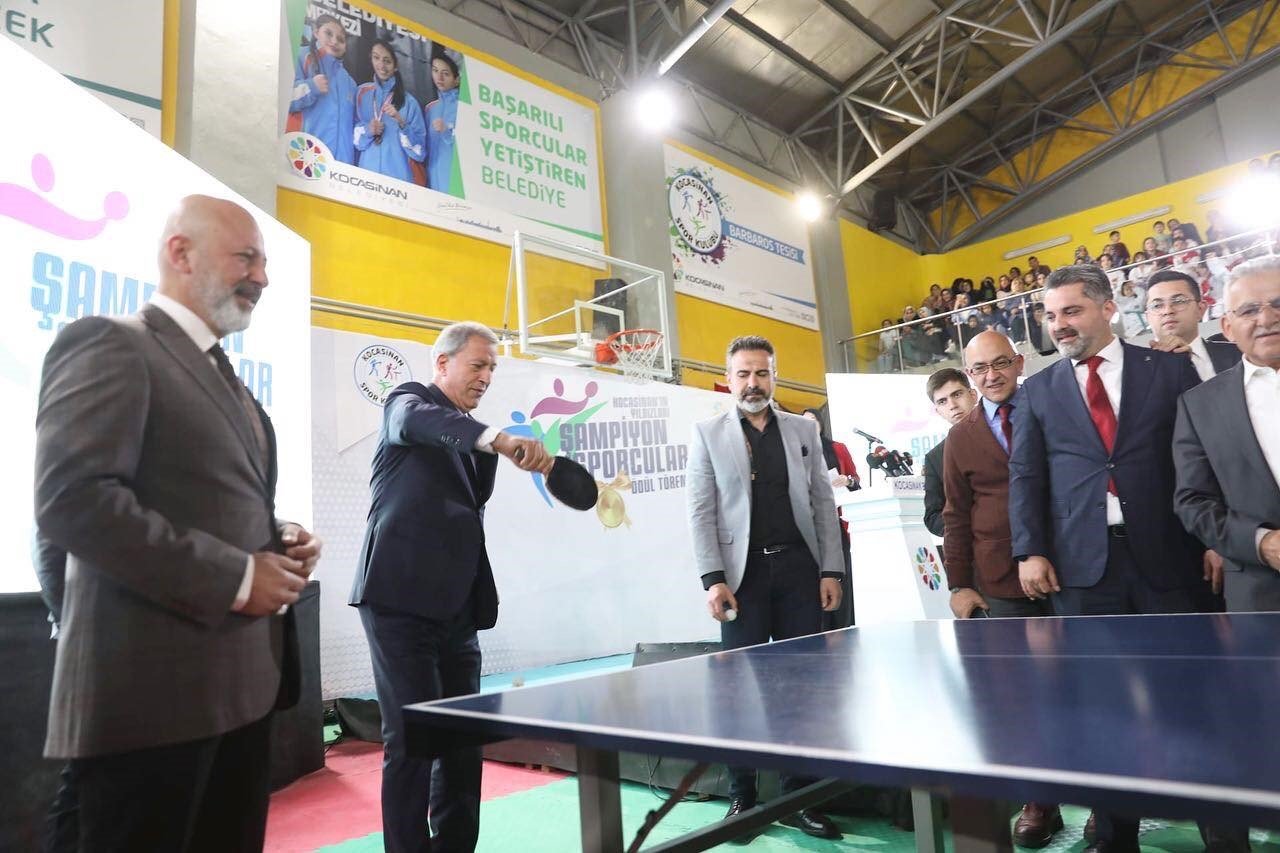 Başkan Çolakbayrakdar; “Gençleri, hizmetlerimizle büyük ve güçlü Türkiye’ye hazırlıyoruz”