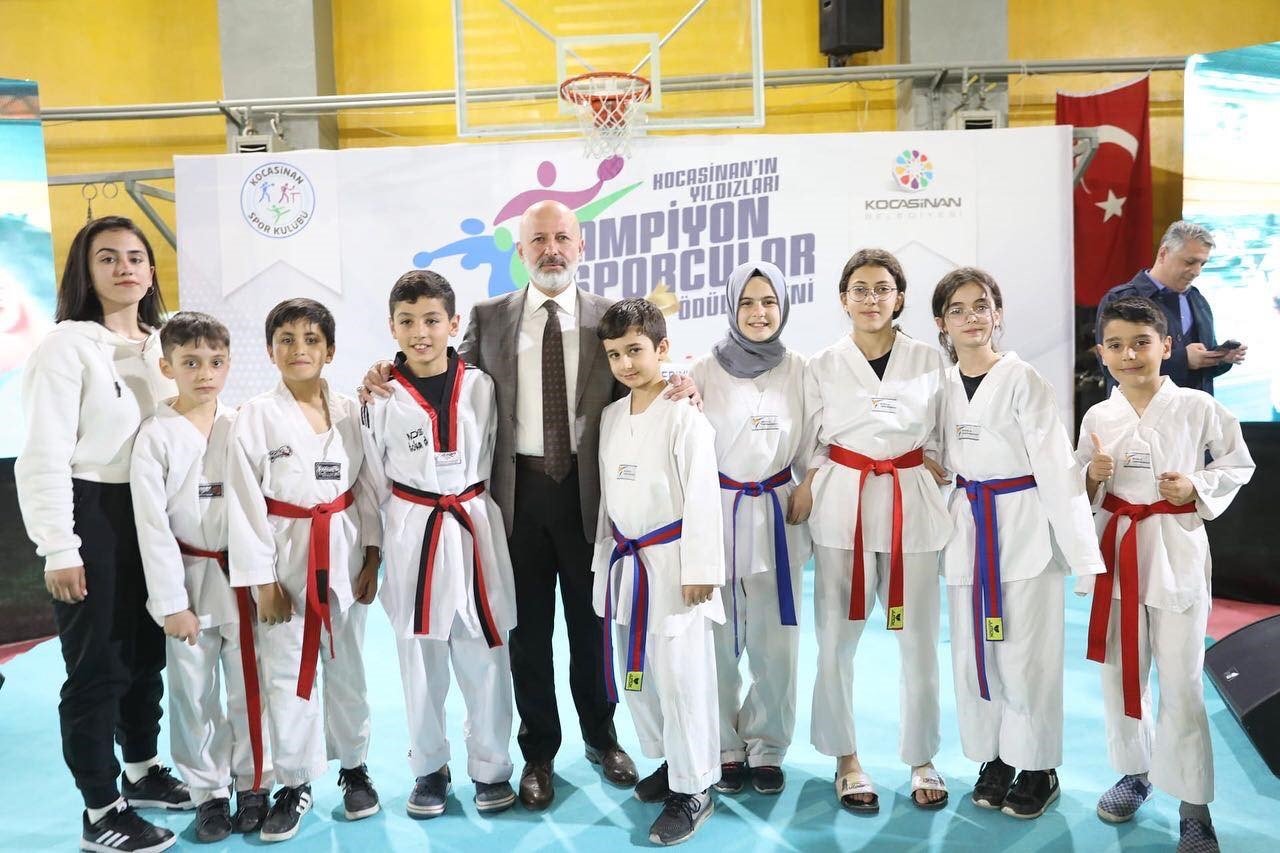 Başkan Çolakbayrakdar; “Gençleri, hizmetlerimizle büyük ve güçlü Türkiye’ye hazırlıyoruz”