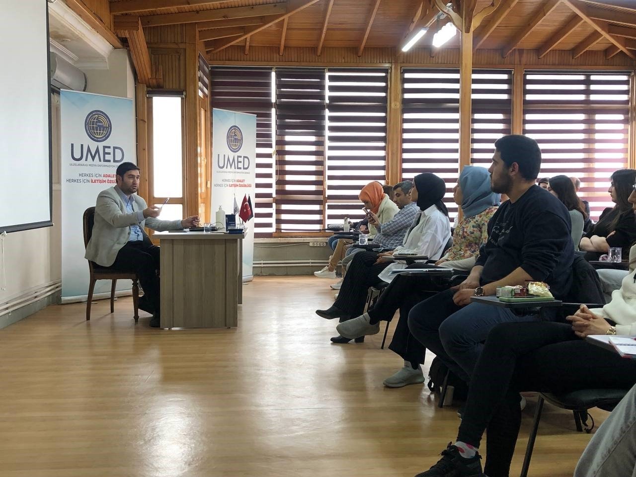 Genç iletişimciler tecrübeli isimlerden kriz ve afet dönemlerinde haberciliği öğrendi