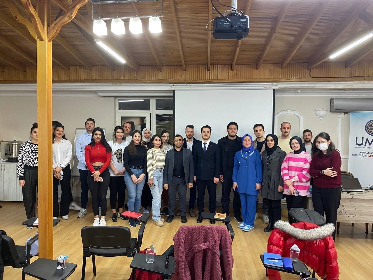 Genç iletişimciler tecrübeli isimlerden kriz ve afet dönemlerinde haberciliği öğrendi