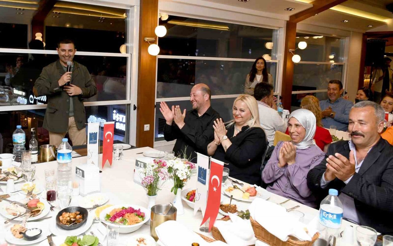 Kuşadası Belediyesi emekli olan çalışanlarını onurlandırdı