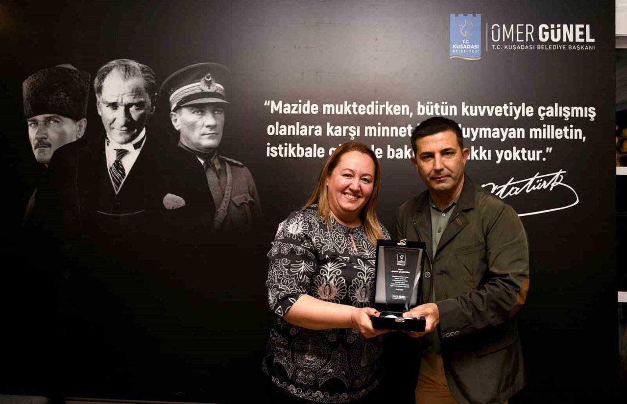 Kuşadası Belediyesi emekli olan çalışanlarını onurlandırdı