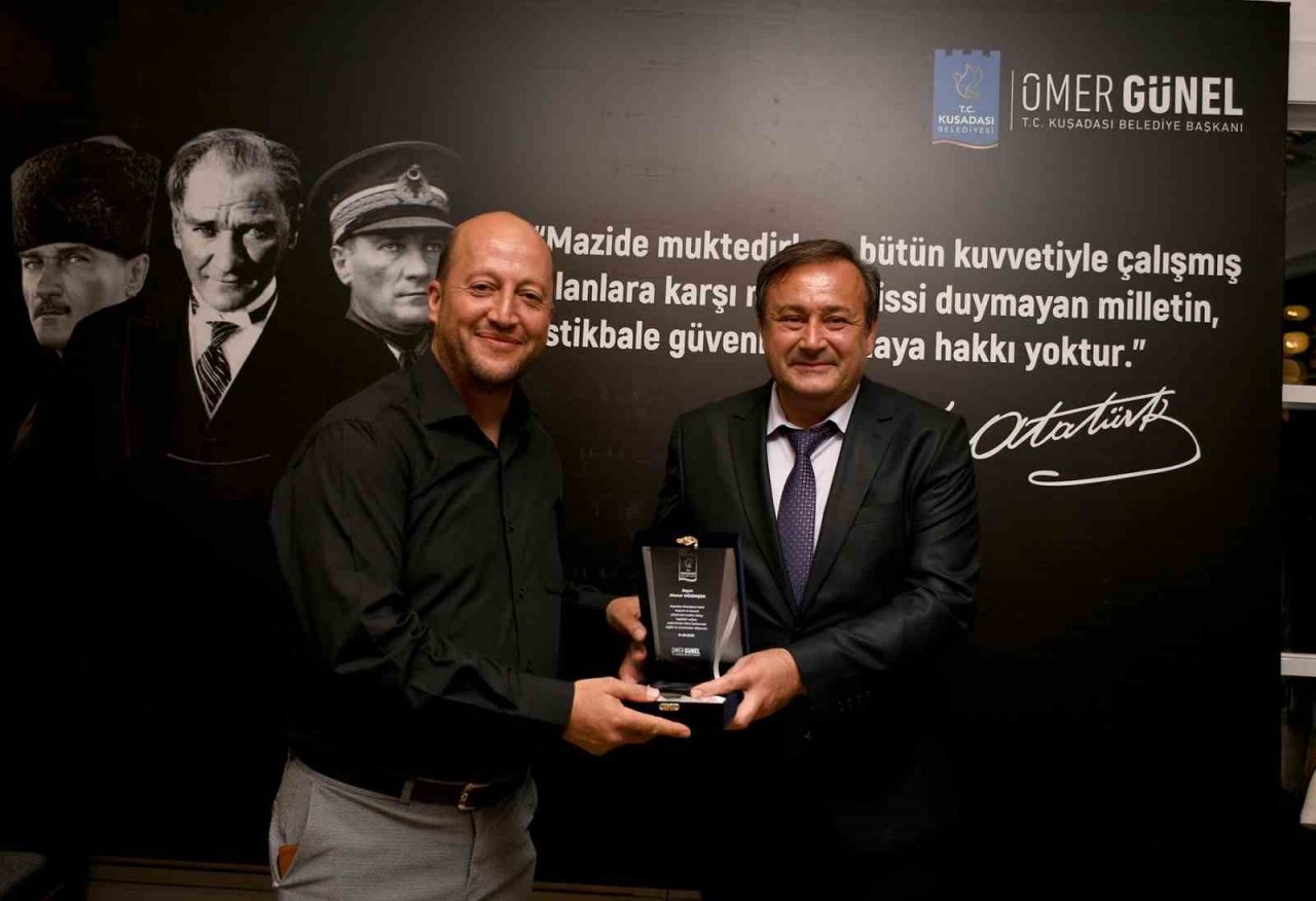 Kuşadası Belediyesi emekli olan çalışanlarını onurlandırdı