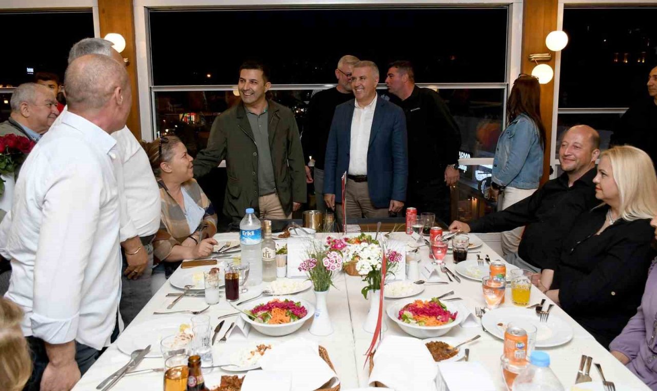 Kuşadası Belediyesi emekli olan çalışanlarını onurlandırdı