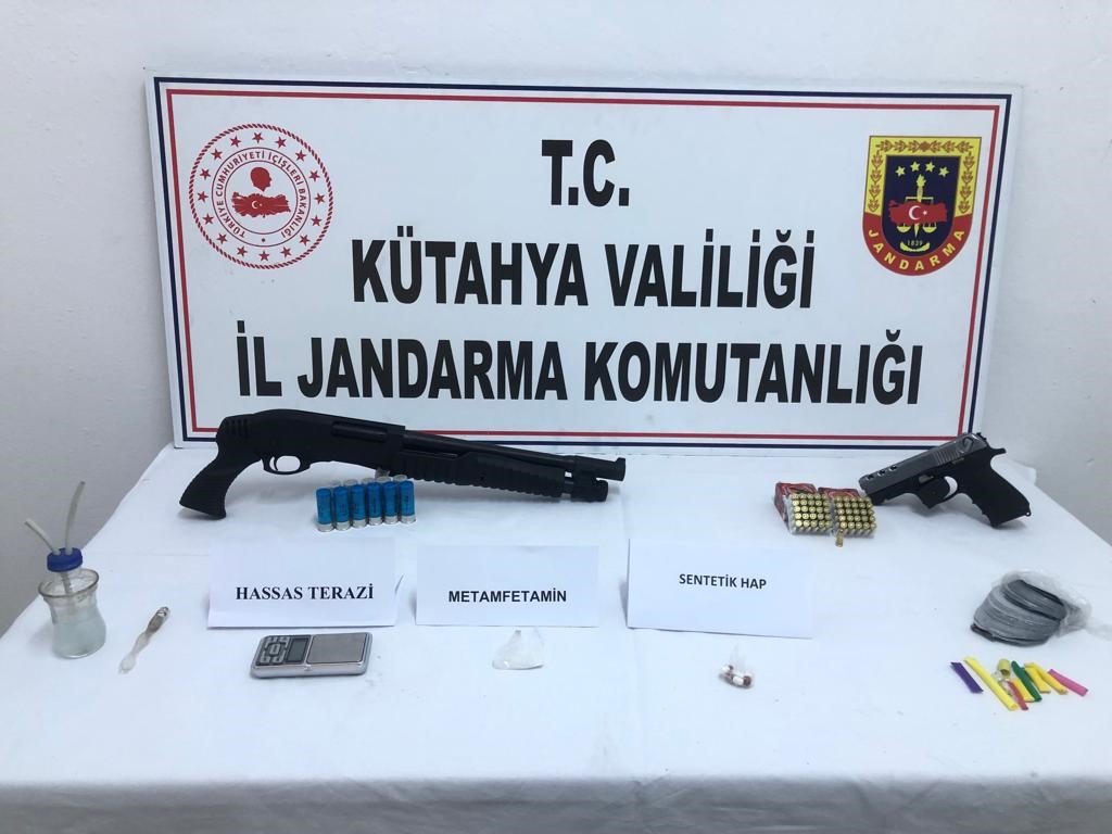 Kütahya’da jandarmanın nisan ayındaki uyuşturucu operasyonlarında yakalanan 56 şüpheliden 5’i tutuklandı
