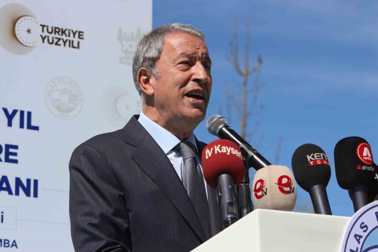 Bakan Akar: “Bu bebek katilleri serbest bırakılırsa, teröristlerin taleplerine ‘evet’ denilirse bu memleket 20 sene geriye dönecek”