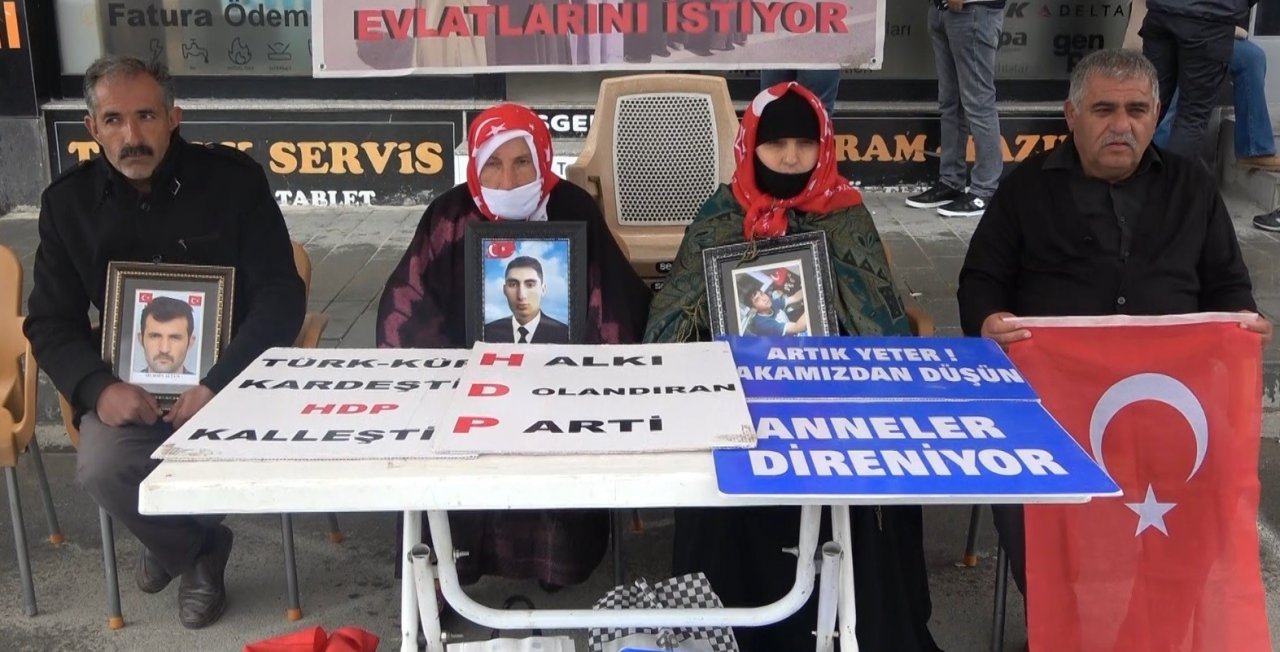 Muşlu aileler evlat nöbetine devam etti