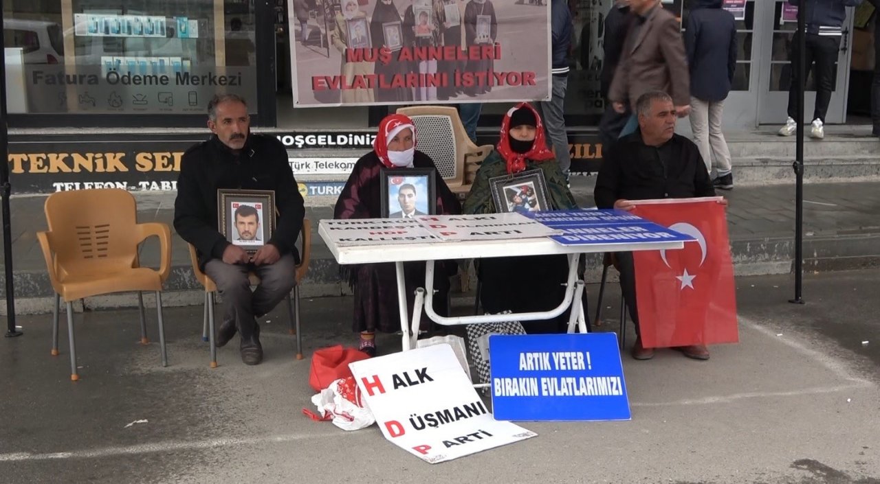 Muşlu aileler evlat nöbetine devam etti