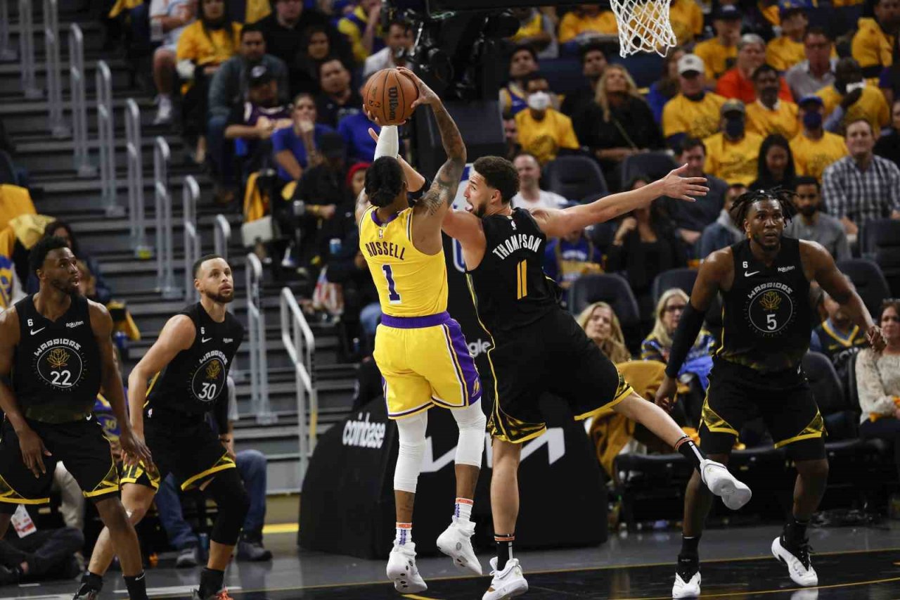 Lakers, Golden State’i yenerek seriye galibiyetle başladı