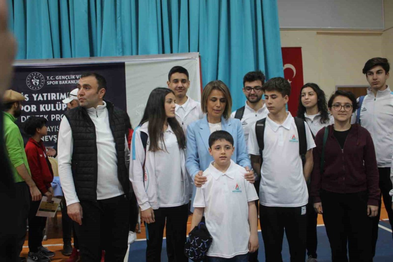 Nevşehir’de 52 spor kulübüne 1 milyon liralık yardım yapıldı