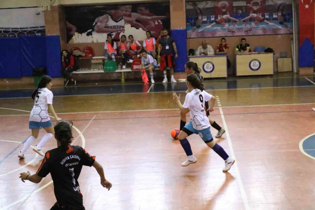 Aydın’da futsal heyecanı başladı