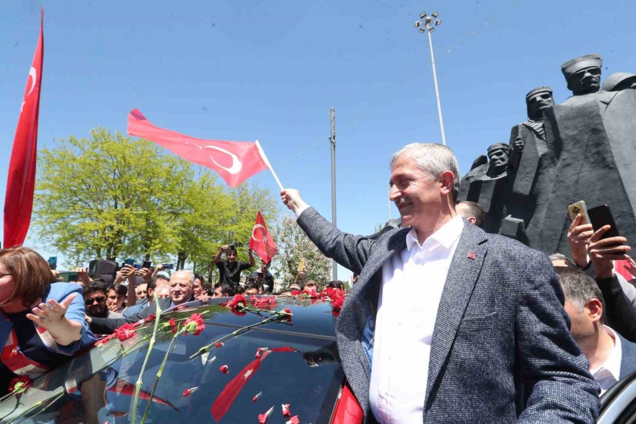 Başkan Tahmazoğlu TOGG’u test etti