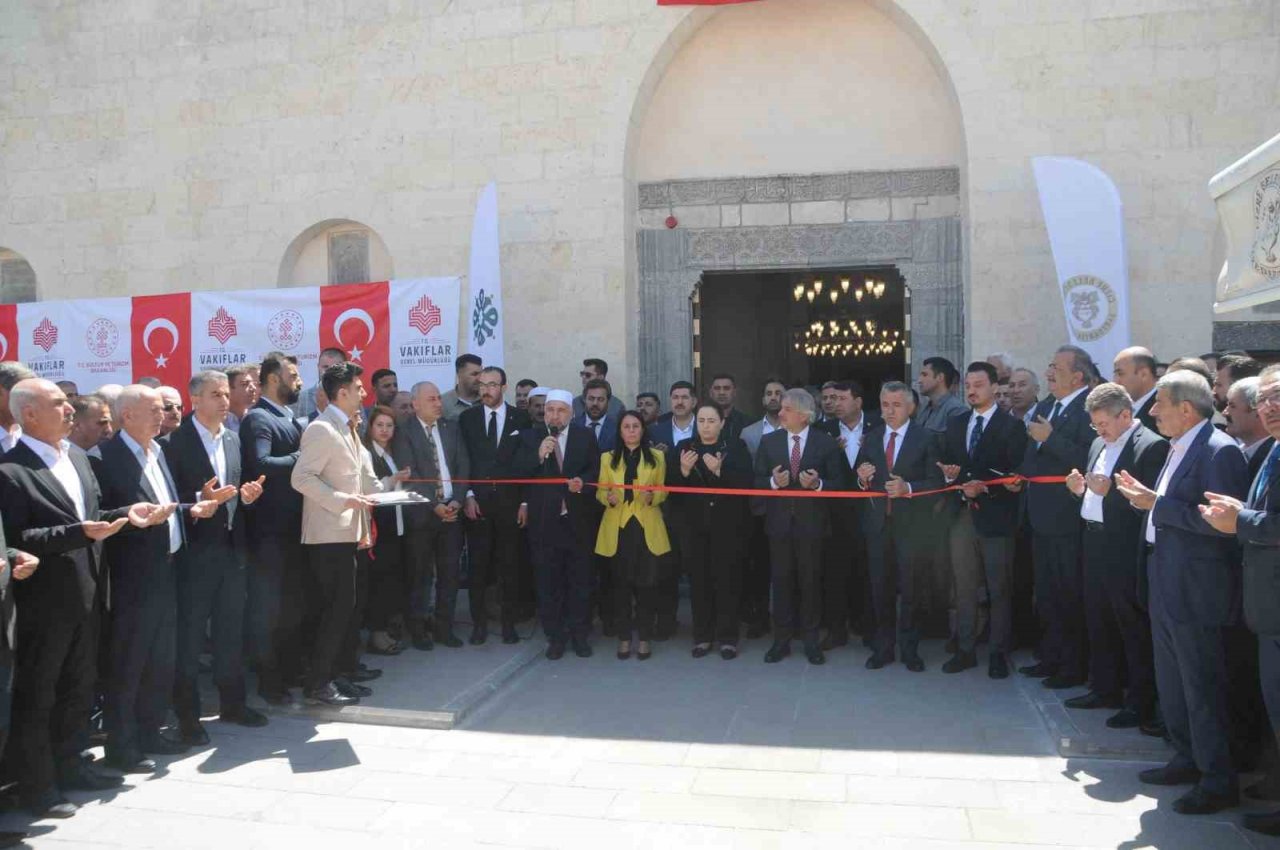 Bakan Yardımcısı Demircan, Cizre’de Ulu Cami ve Kırmızı Medrese’nin açılışını yaptı