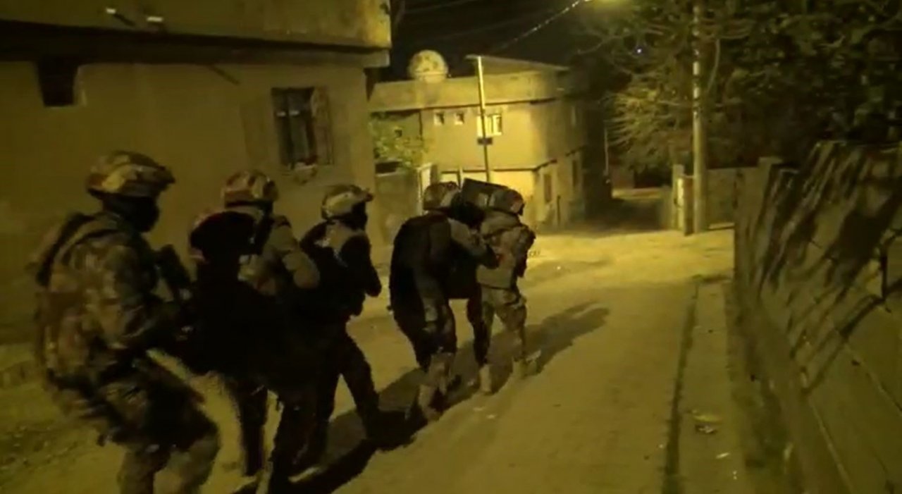 Güvenlik güçlerine taşlı saldırıda bulunan 7 kişi gözaltına alındı