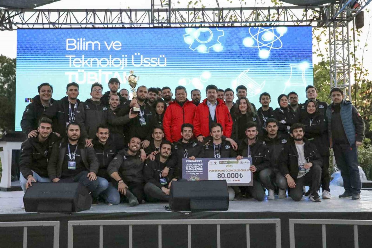 SUBÜ, birçok ödül kazanarak Teknofest 2023’e damga vurdu