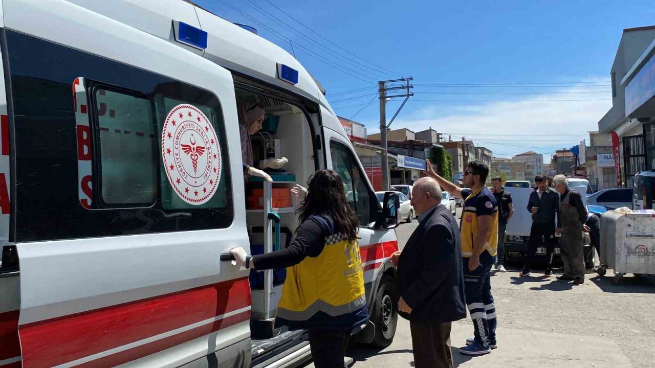 Traktörle otomobilin çarpıştığı yaralamalı kaza kamerada