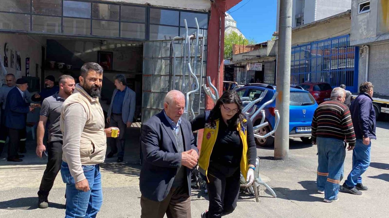 Traktörle otomobilin çarpıştığı yaralamalı kaza kamerada