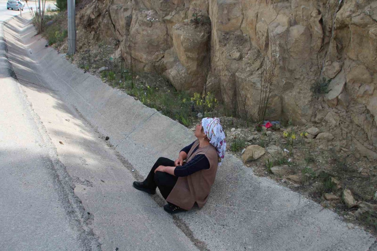 Yemin töreni sonrası trafik kazasına karıştı, olay yerine gelen annesi fenalık geçirdi