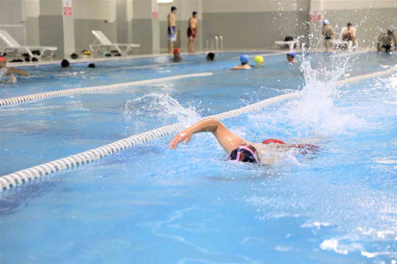 Yüreğir Belediyesi yüzme kursları ilgi görüyor