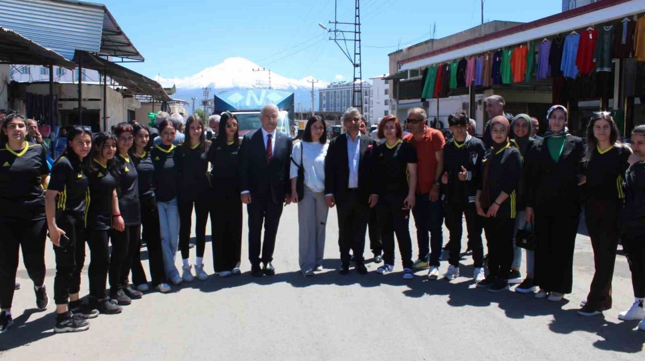 65. Hükümet Ulaştırma Denizcilik ve Haberleşme Bakanı, Arslan Cumhurbaşkanına destek için Iğdır’da