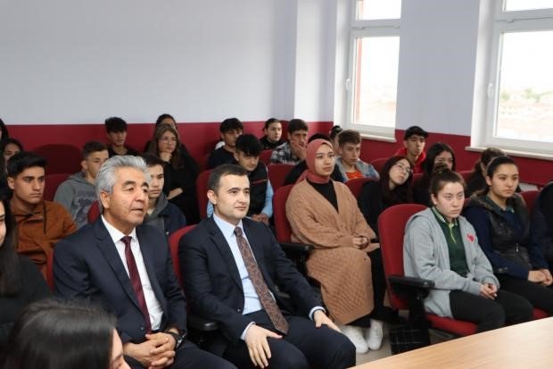 Emirdağ’da ‘Gençlik Okulu’ semineri yoğun ilgi gördü