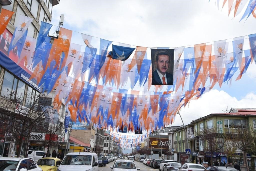Ak Parti İl Başkanı Küçükoğlu: "Millete istikamet hizmetinden şaşmadık"