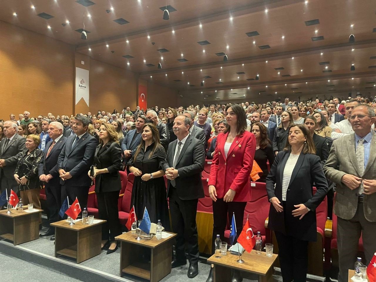Depremde 7 üyesini kaybeden Antakya Medeniyetler Korosu hem ağladı hem ağlattı