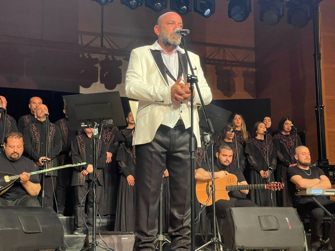 Depremde 7 üyesini kaybeden Antakya Medeniyetler Korosu hem ağladı hem ağlattı