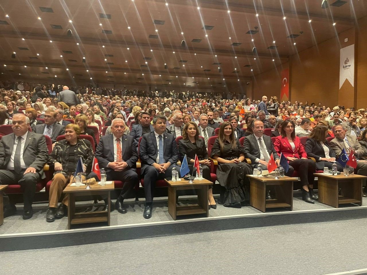 Depremde 7 üyesini kaybeden Antakya Medeniyetler Korosu hem ağladı hem ağlattı