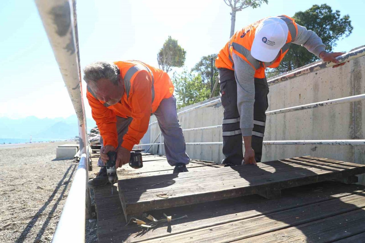 Konyaaltı Sahili’ndeki hazırlıklar sona yaklaştı