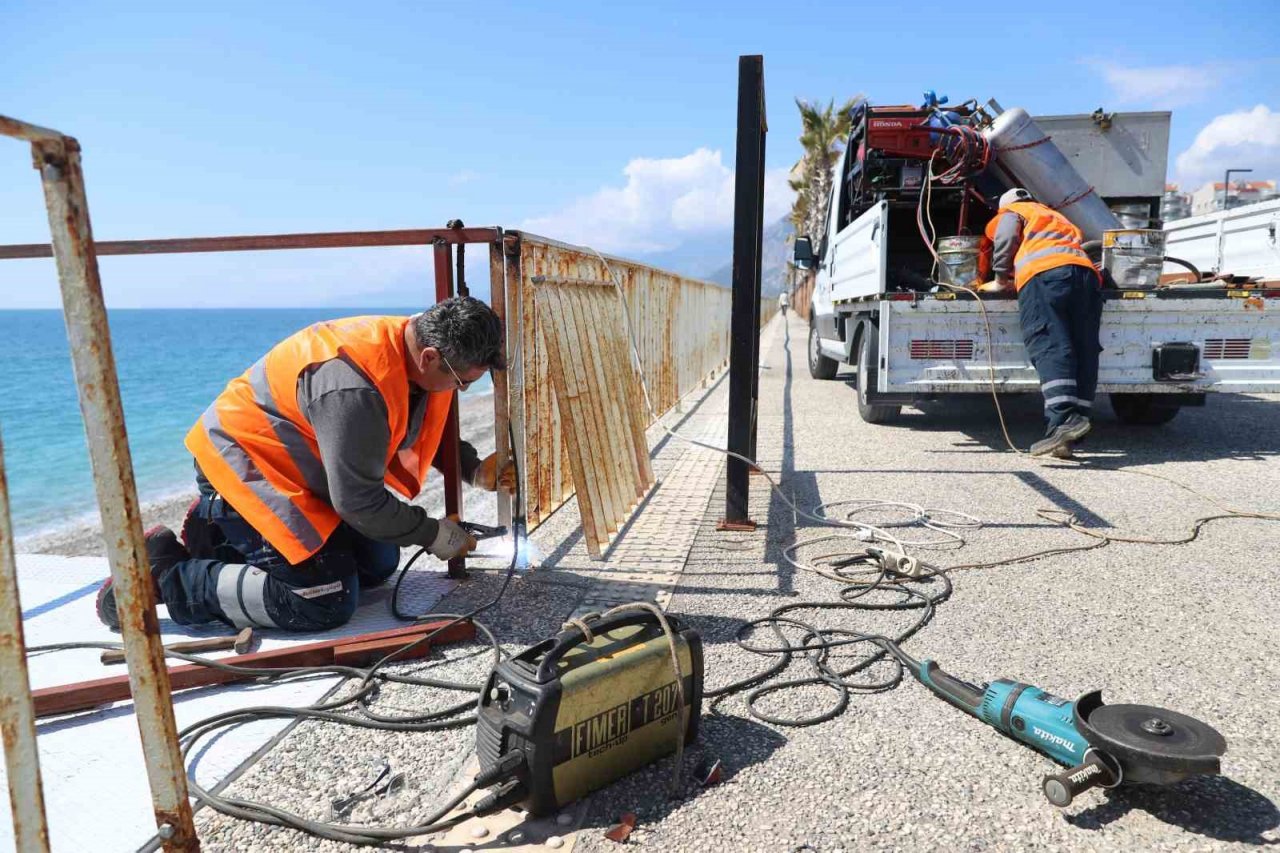 Konyaaltı Sahili’ndeki hazırlıklar sona yaklaştı