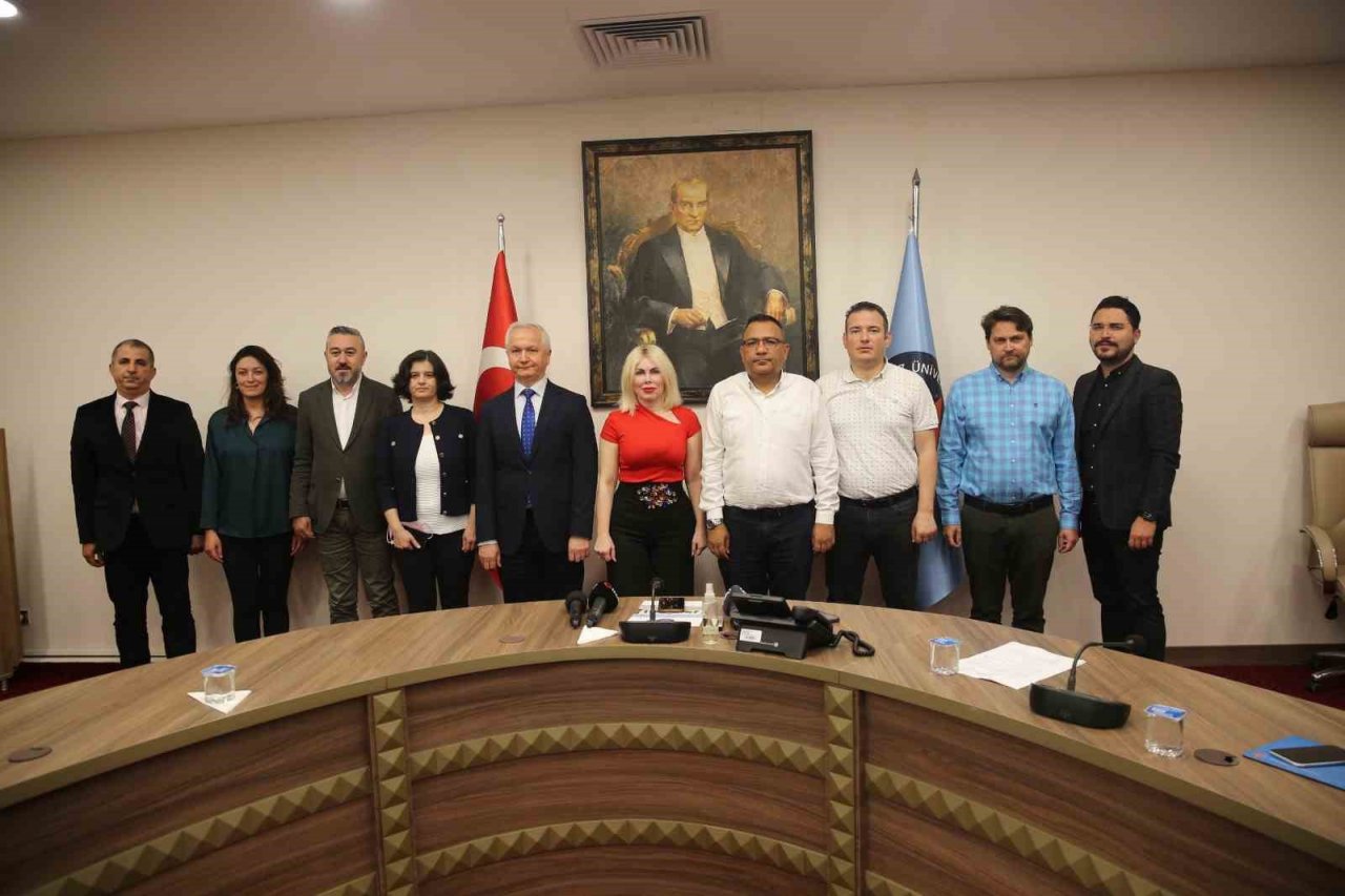 AÜ Deprem Çalıştayı Raporu: "Antalya’nın tarihi simgesi Yivli Minare depremde yıkılma tehlikesi ile karşı karşıya"